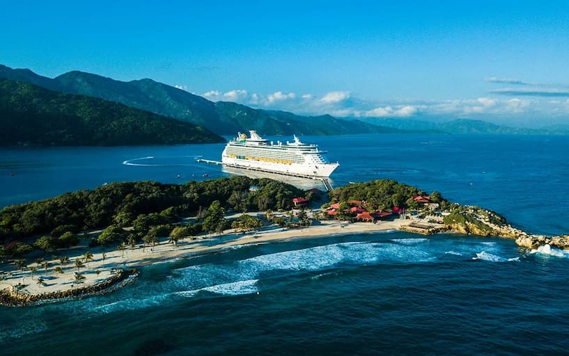 TravelSecure - Reiseblog: Kreuzfahrtschiff an der Küste