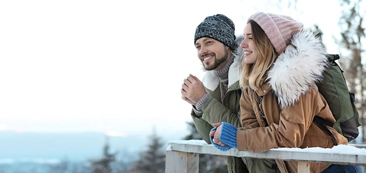 Header-wandern-im-winter-richtig-vorbereiten-junges-paar