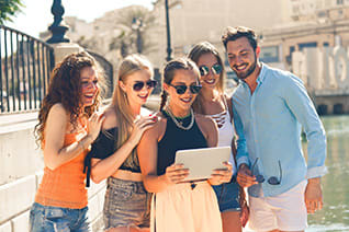 Ratgeber TravelSecure Young:  Richtige Reiseversicherung für Auslandssemester